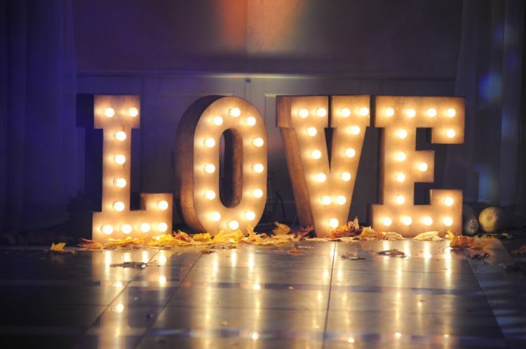 Exploring Marquee Letter Lights Trends in Modern Wedding Photo Gallery