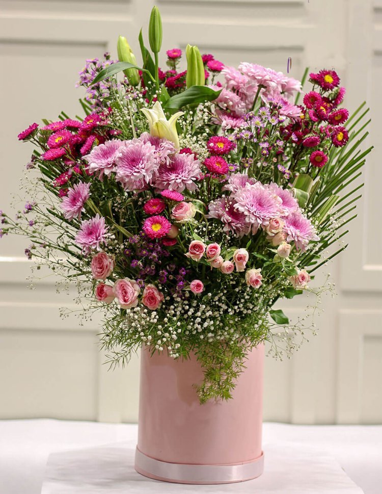 With our Dubai flower delivery service, you can have beautiful bouquets brought right to your door