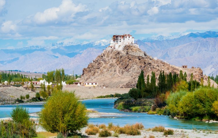 9 Days Ladakh Package Tour from Delhi - Book Your Seats Now!
